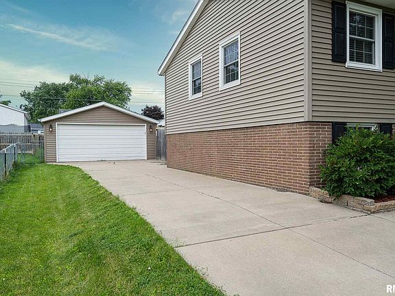 2nd image of 2312 N Thornwood Ave