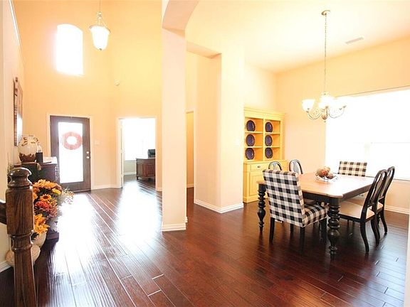 4th image of 2656 Costa Mesa Dr