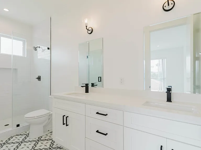 10853 Otsego St — Photo 24