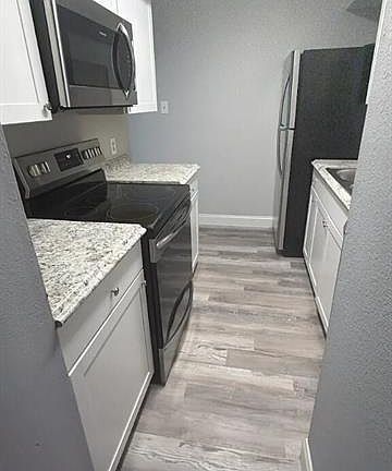2nd image of 76 Carriage Ln Unit 7