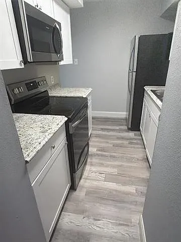 76 Carriage Ln #7 — Photo 2