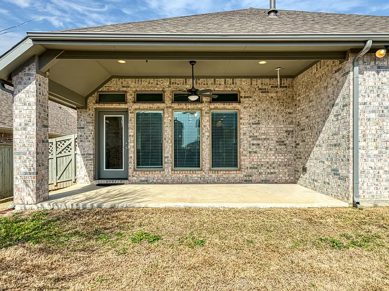 2421 Stella Ln — Photo 28