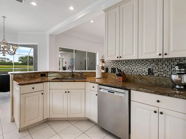 7535 Ascot Ct — Photo 16