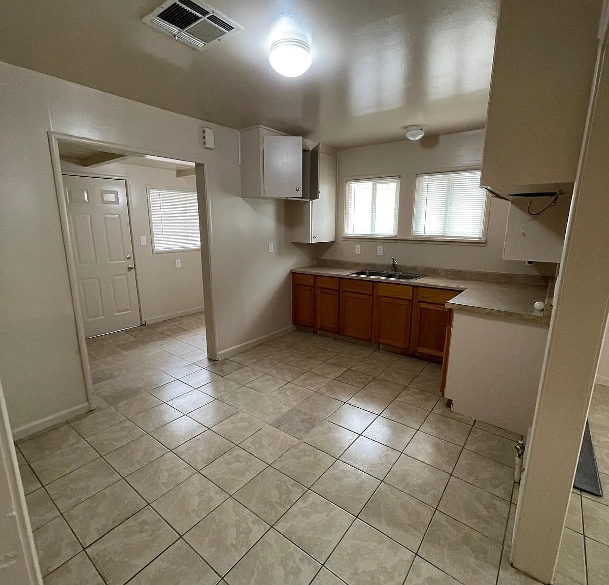 2 bed, 726 sqft, $1,750 — Photo 2