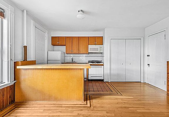 5th image of 751 Carroll St #1