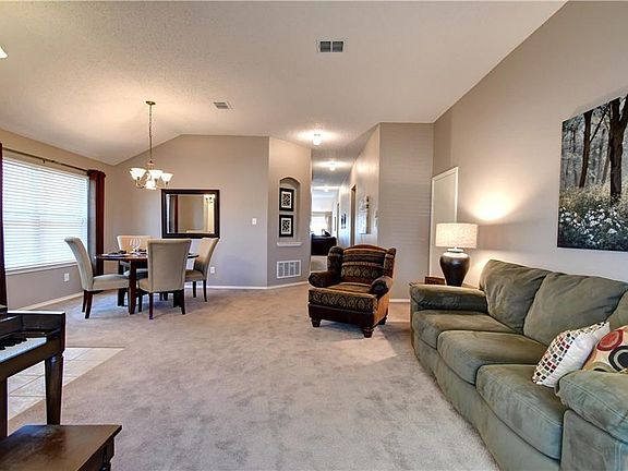 3rd image of 11124 Whispering Brook Ln