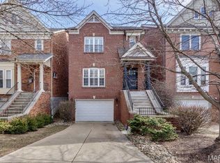 2126 Franz Park Ln, Saint Louis, MO 63139