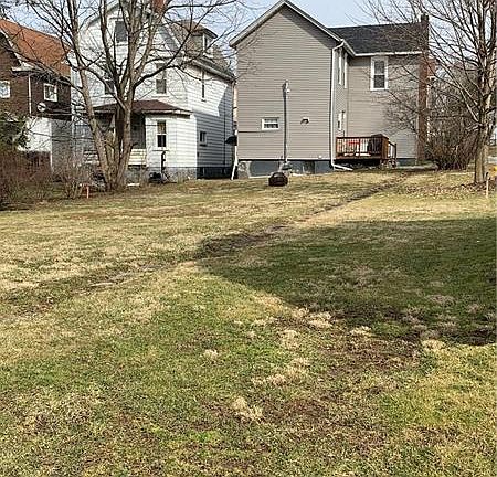 4th image of 332 Painter St
