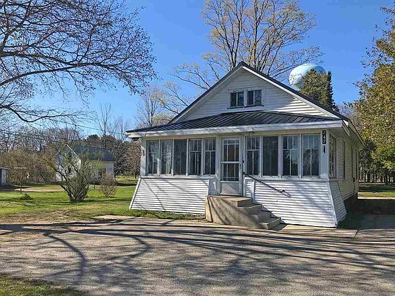 3rd image of 747 Petoskey Ave