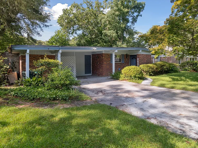 203 Tanglewood Rd — Photo 4