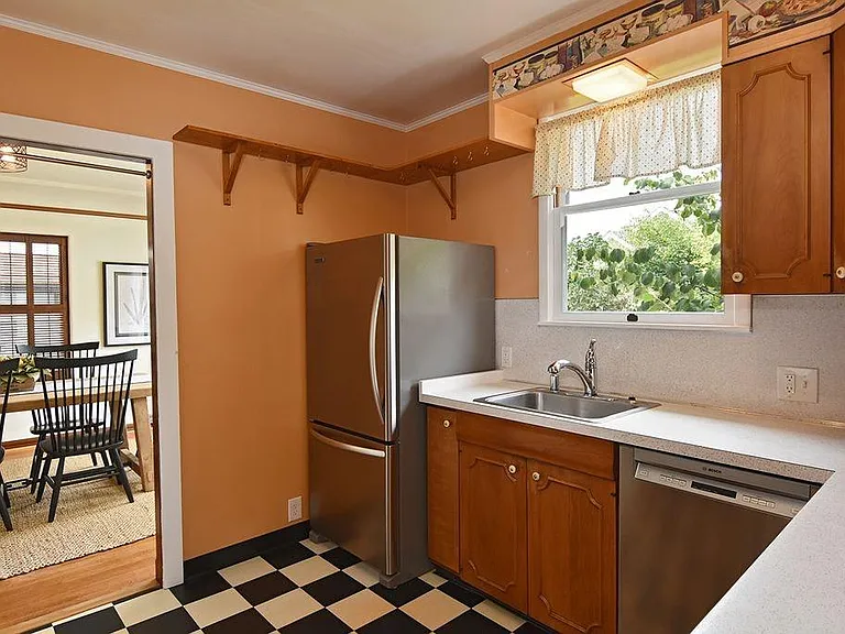 4318 NE 42nd St — Photo 12
