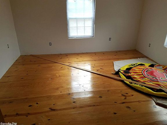 3rd image of 633 Gordan Dr