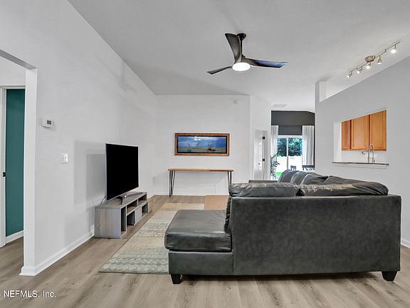 4th image of 573 S ABERDEENSHIRE Drive