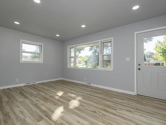 2nd image of 8134 W Acacia STREET