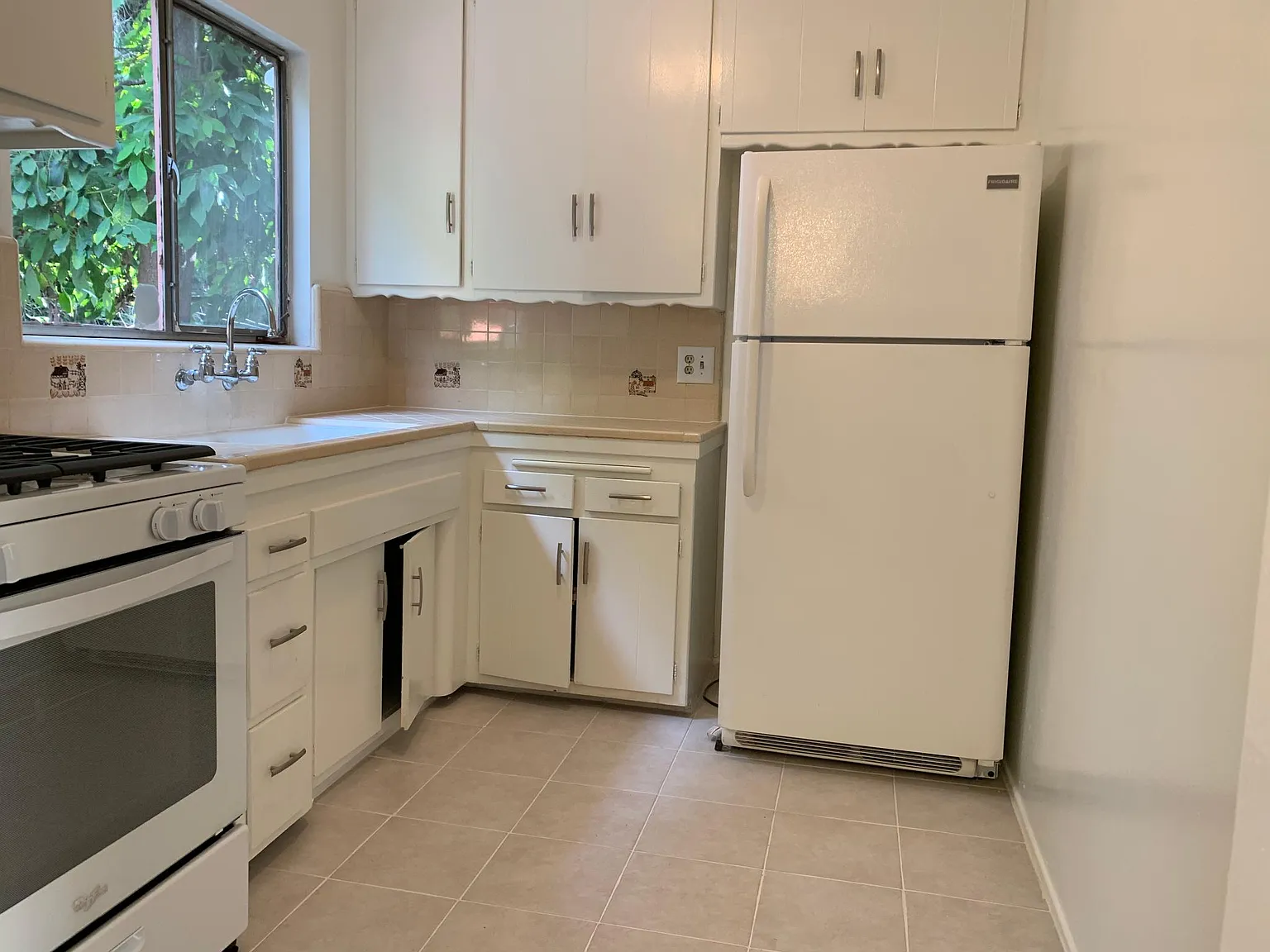2 bed, 1000 sqft, $2,350 — Photo 3