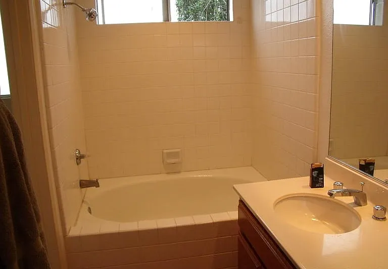 10679 Glendover Ln — Photo 11