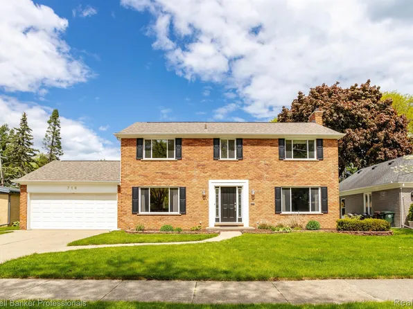 716 Pear Tree Ln, Grosse Pointe Woods, MI 48236