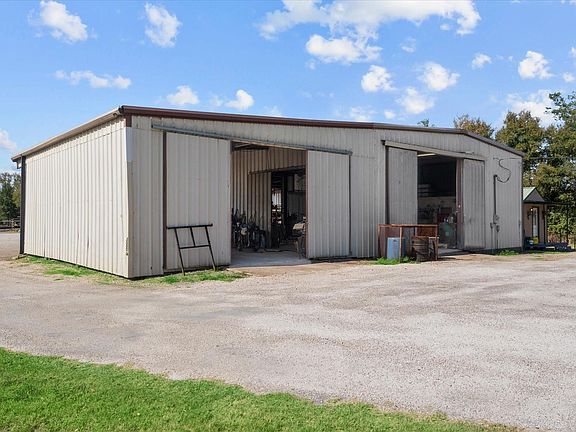 3rd image of 1023 Fm 1696 Rd W