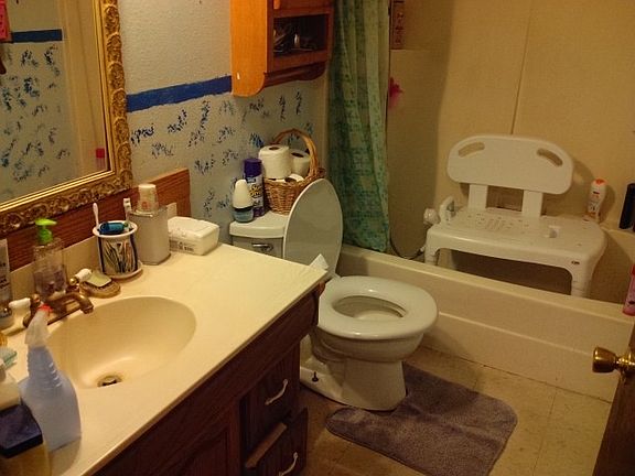 2nd image of 1535 NE Clearview Way