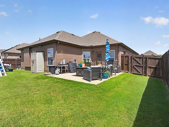 3rd image of 334 Pecos Dr