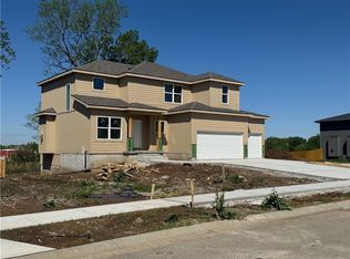 20774 Emerald St, Spring Hill, KS 66083