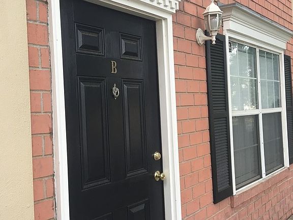 5th image of 628 W Saint Augustine St APT B