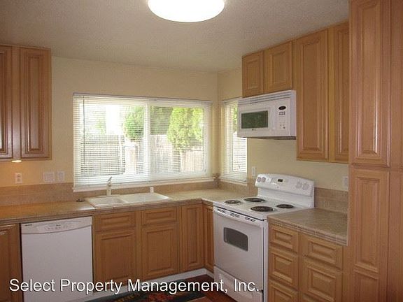 3rd image of 6520 Creekmont Way