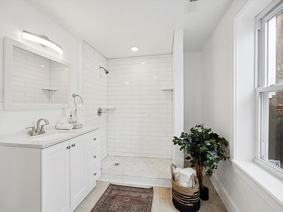 4th image of 2827 W Girard Ave Floor 3