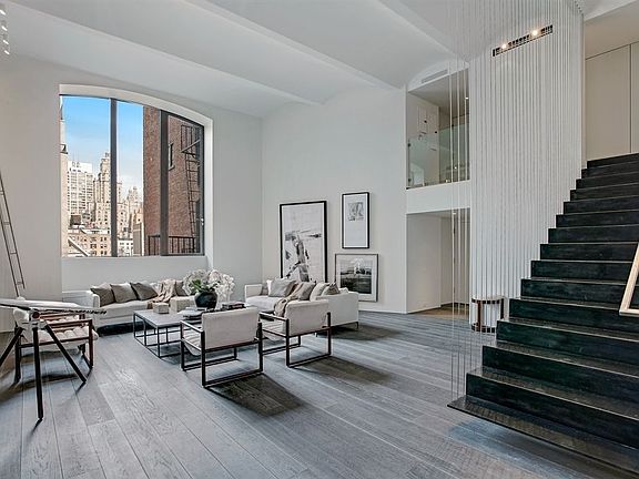 2nd image of 27 W 67th St #5FW