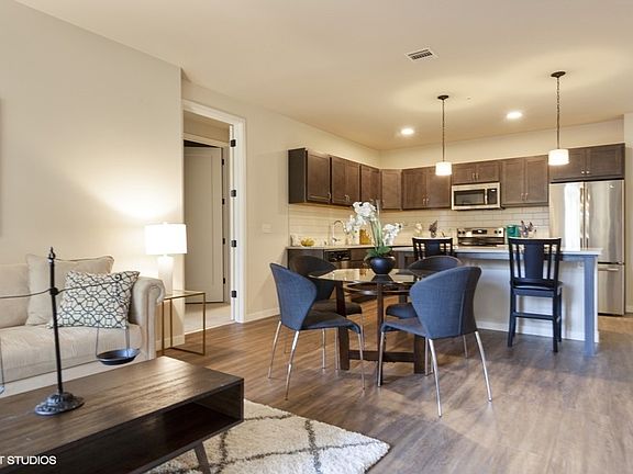 3rd image of 1502 Underwood Ave #201