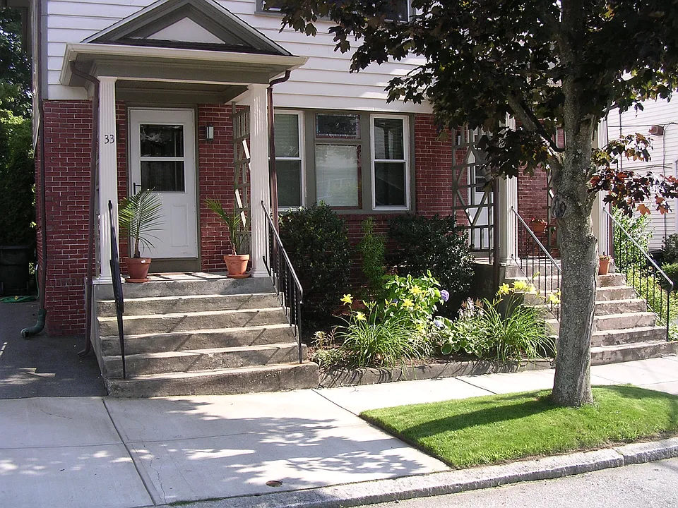 33 Luzon Ave