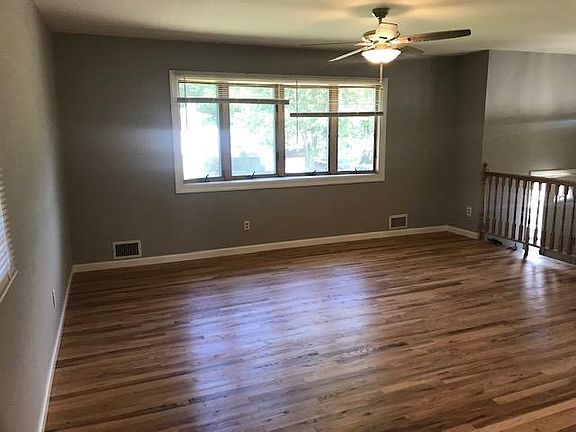 5th image of 36 Jeanne Ave