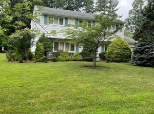 17 Arlington Dr, Livingston, NJ 07039