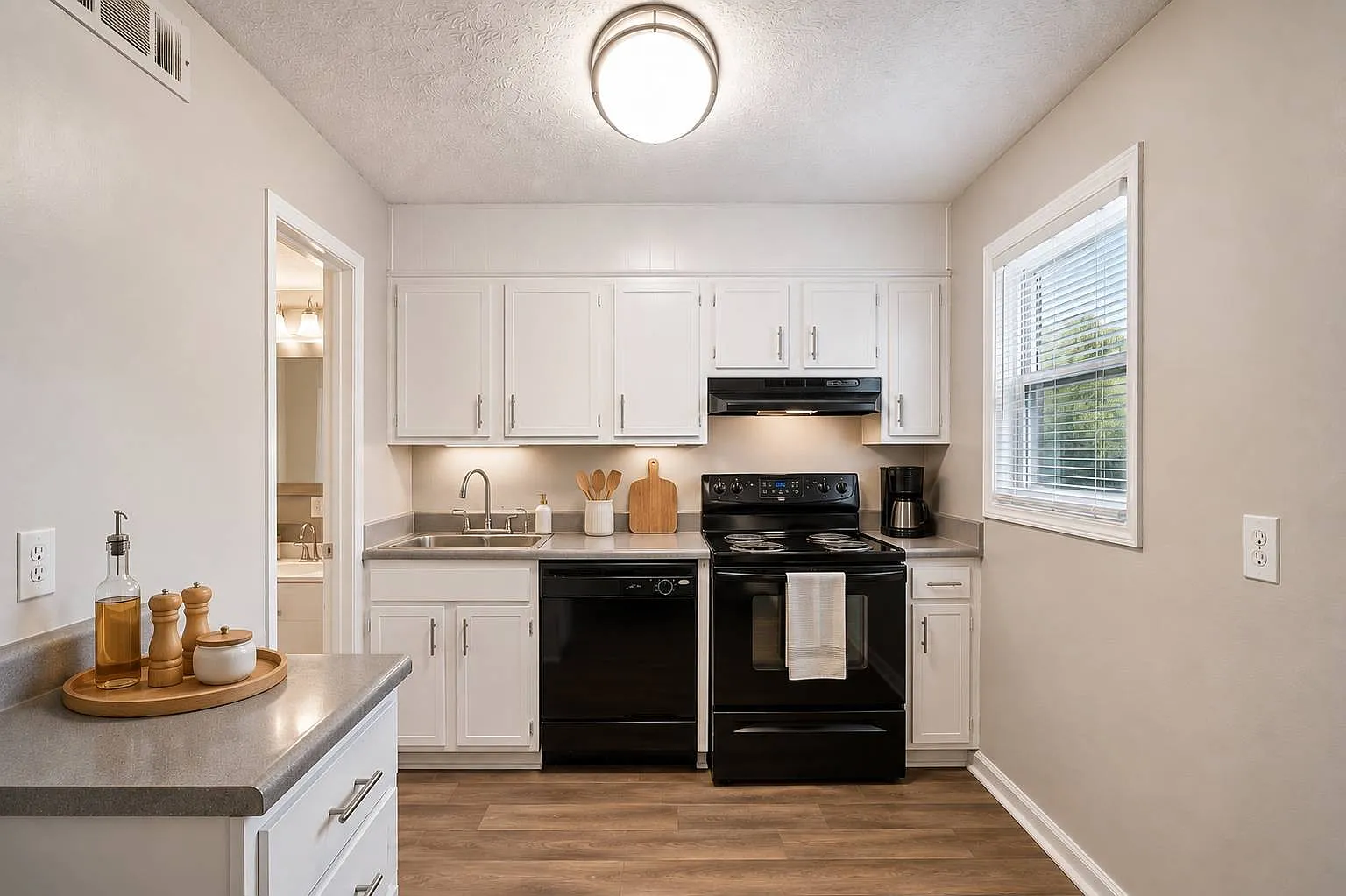 Sterling Villas Apartments — Photo 4