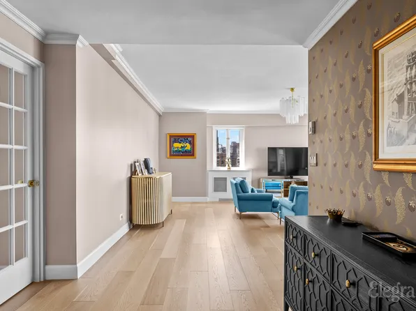 166 East 63rd Street 20A image 3 of 25