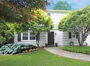 9 Pettom Rd, Norwalk, CT 06850