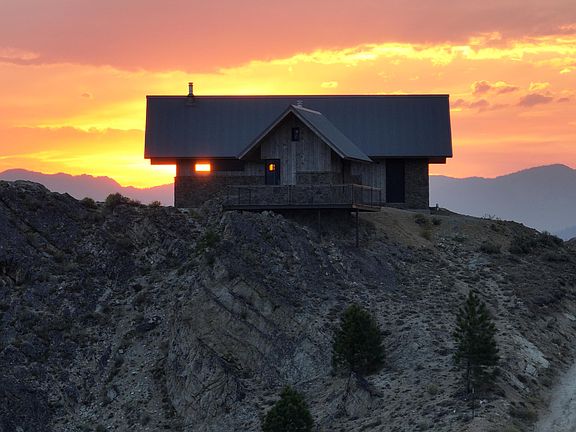 5th image of 325 Sawtooth Ridge Rd