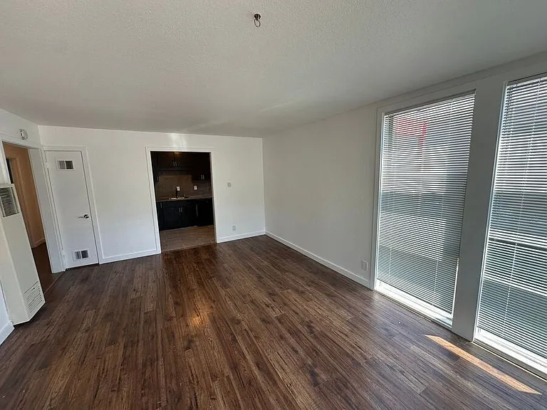 2231 Ward St — Photo 6