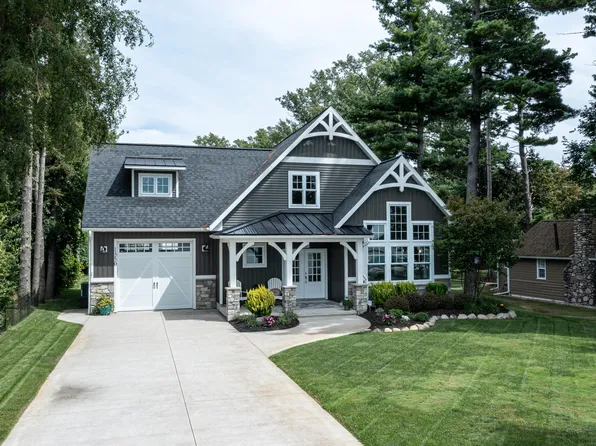1350 N Shore Dr, Mears, MI 49436