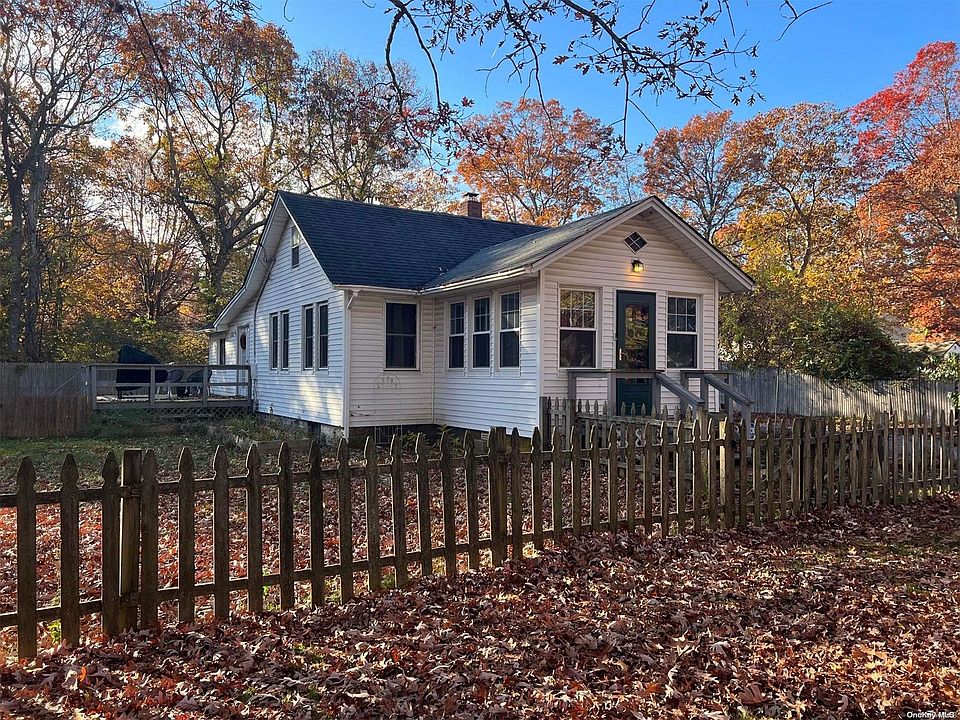 1st image of 114 Moriches Avenue