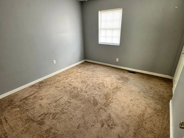 1009 W Graham Rd — Photo 8