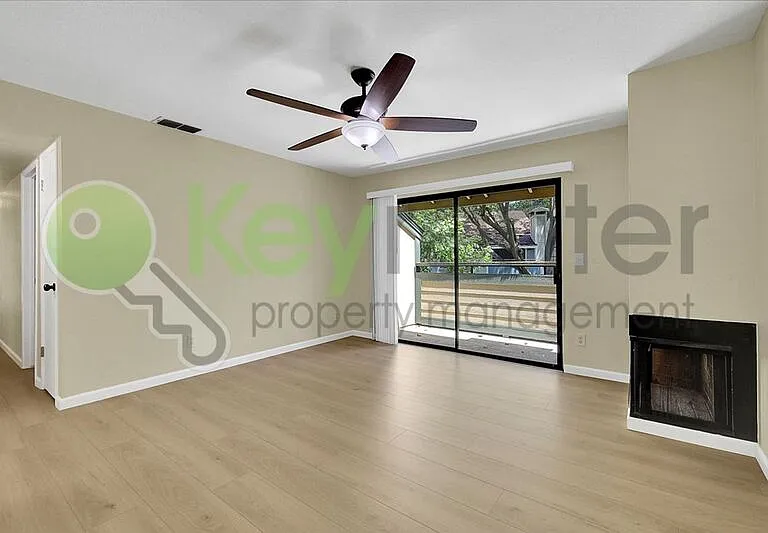 600 Del Verde Cir #2 — Photo 5