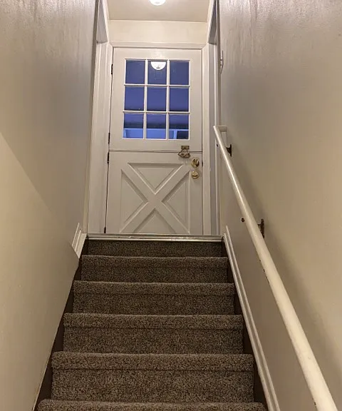 Private entrance / staircase