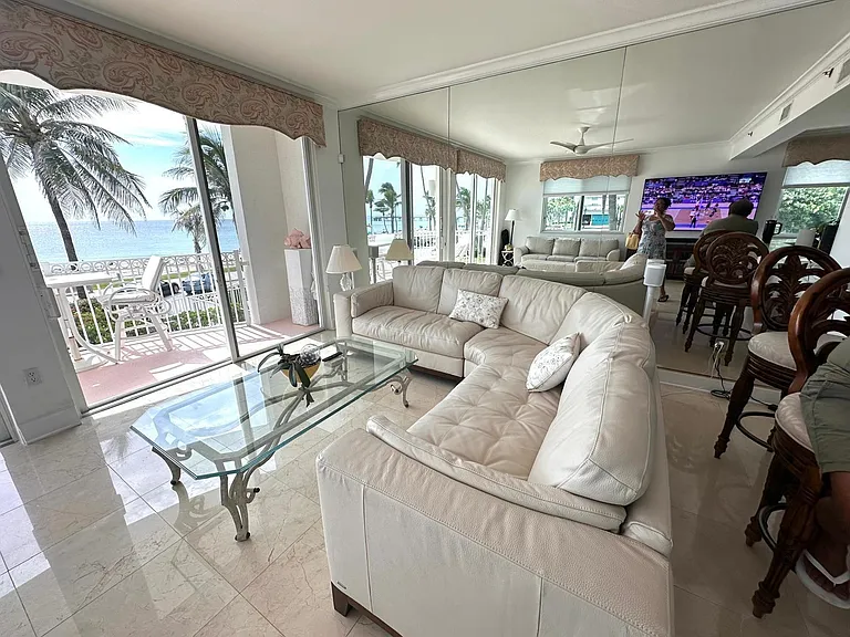 233 SE 21st Ave #101 — Photo 9