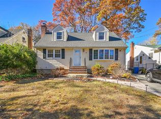 195 Melville Rd, Huntington Station, NY 11746
