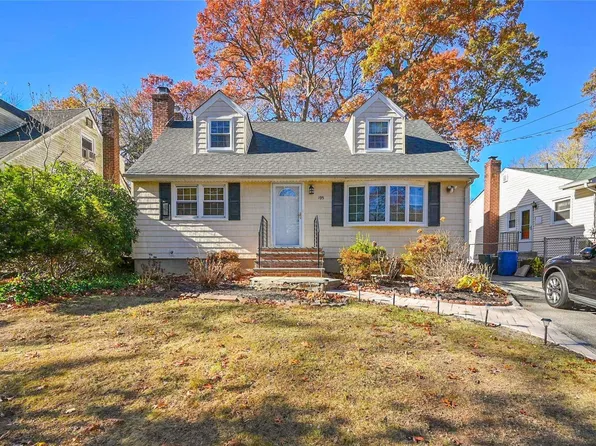 195 Melville Road, Huntington Station, NY 11746