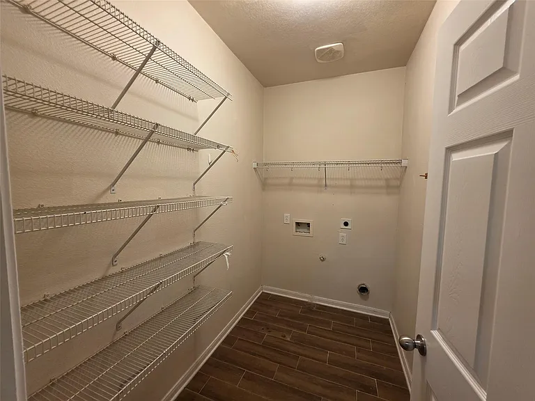 2403 Pinpoint Dr — Photo 9