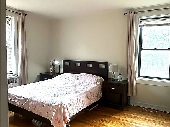 4th image of 14407 Sanford Ave APT 2A