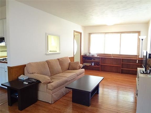 2nd image of 2691 Linden St