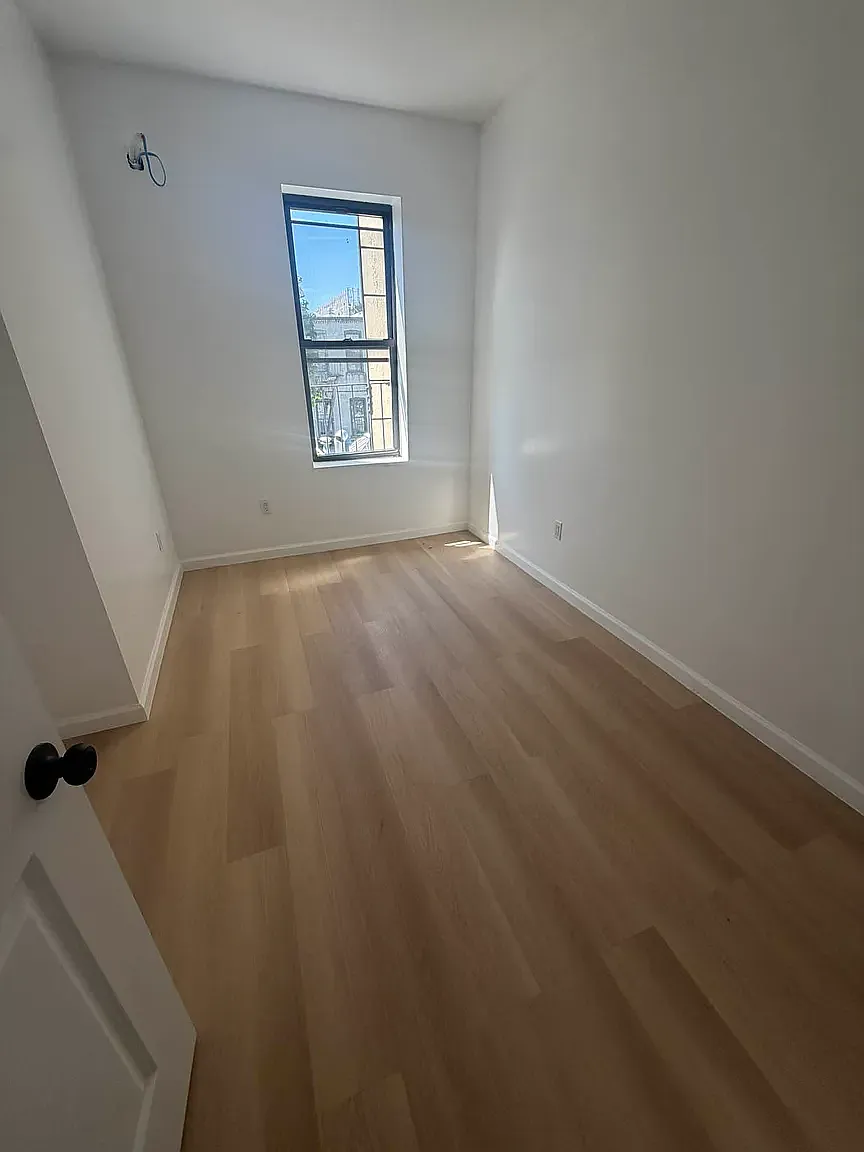 16-91 Linden Street — Photo 3